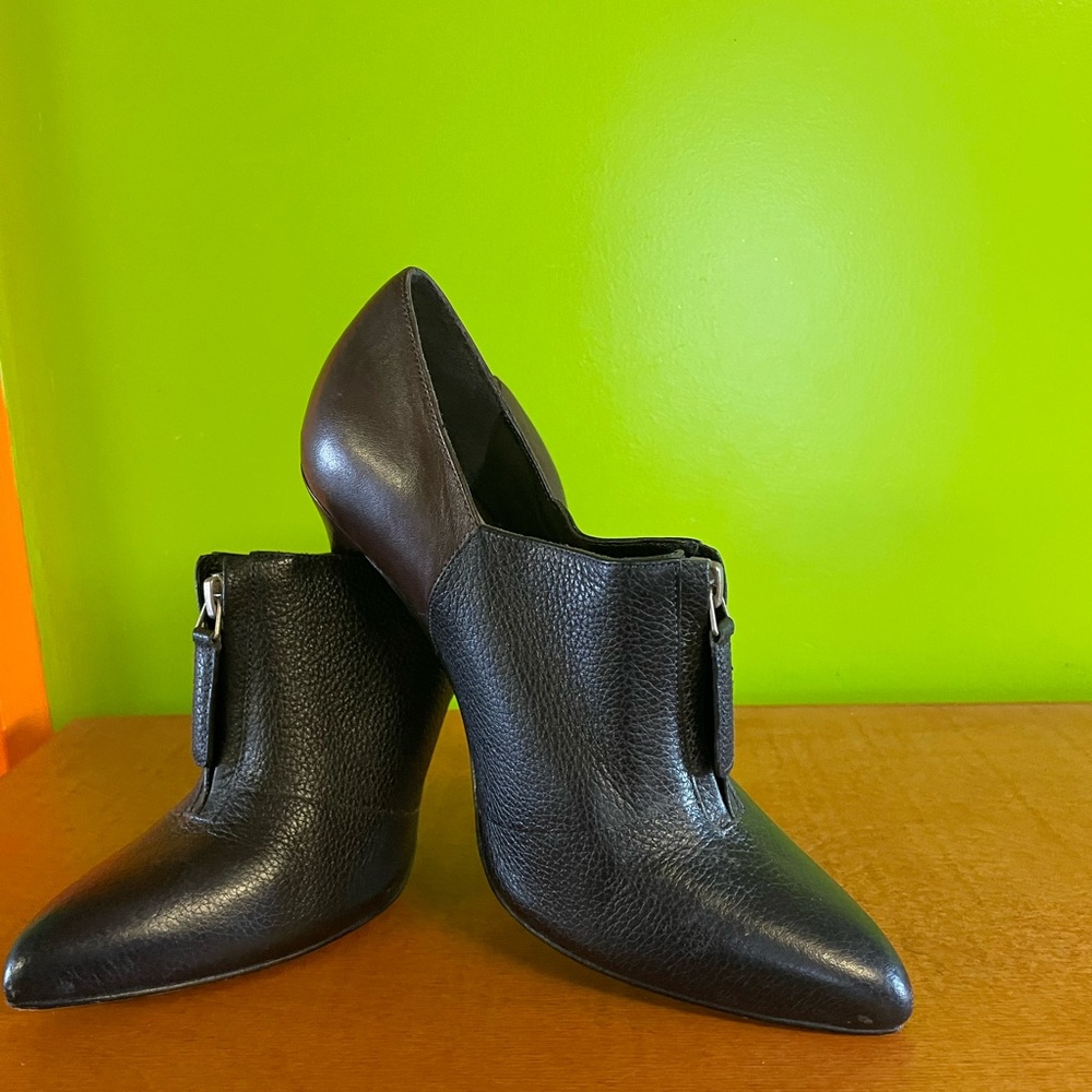 Pour LA Victoire ,elegant black women heels shoes.